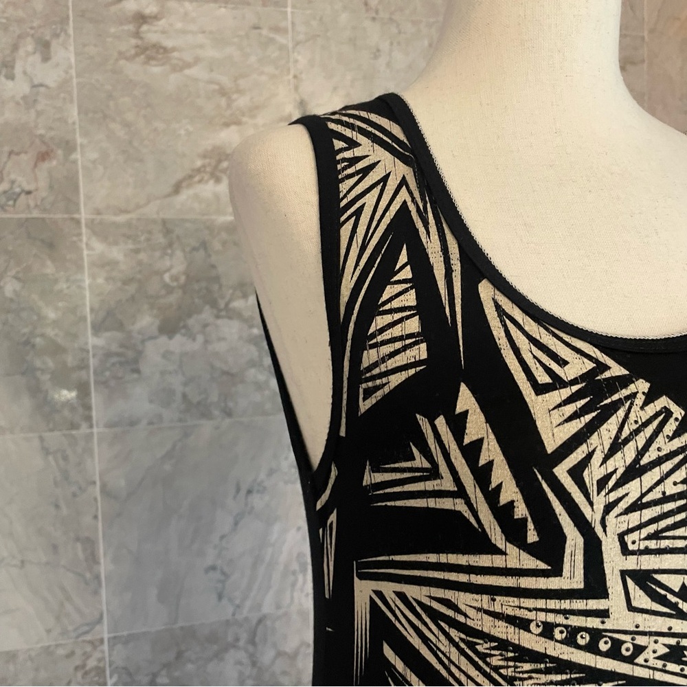 Edista Geometric Tank Top - Picture 4 of 8